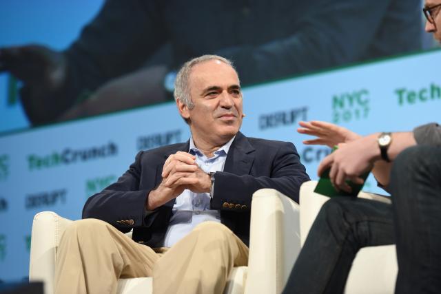Gari Kasparov: Veštaèka inteligencija nije pretnja èoveèanstvu