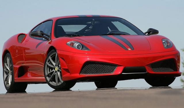 Kupio Ferrari od 220.000 €, slupao ga posle jednog sata