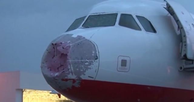 Grad "ubio" avione: Razbijao prozore, oštetio krila VIDEO