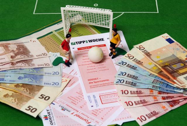 Sa terena: Voljeni fudbal i ti prokleti novci