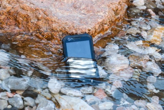 Šta raditi ako vam je mobilni telefon upao u vodu?