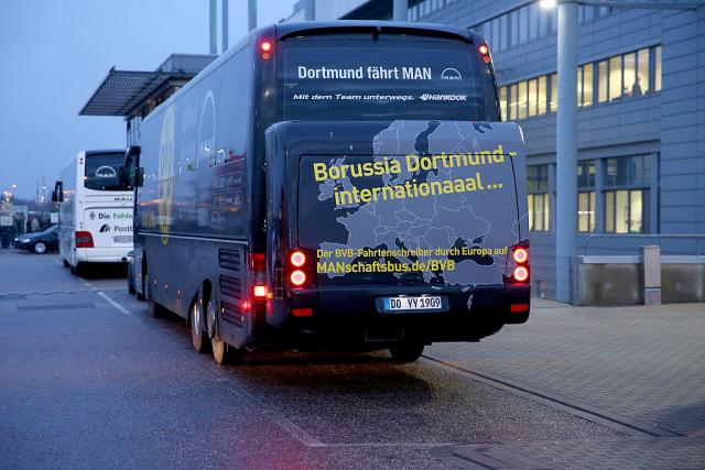 Maðari po 10 sati drže autobuse na granici. Zašto?