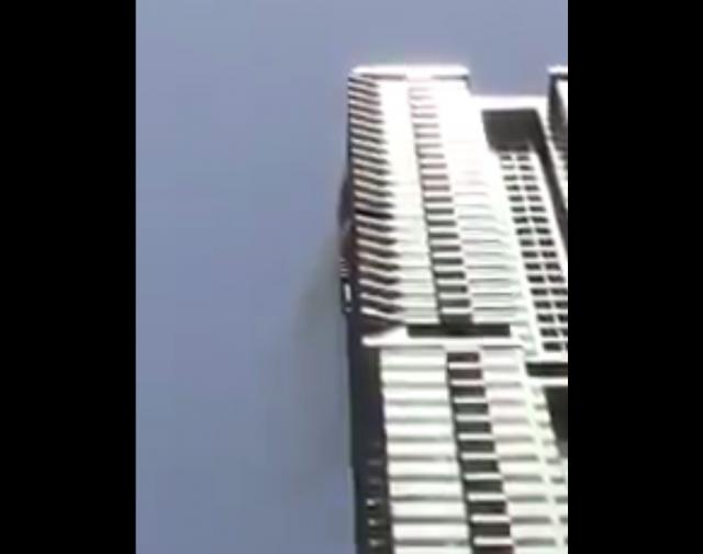 Drama u Dubaiju: Požar u soliteru visokom 337 metara VIDEO