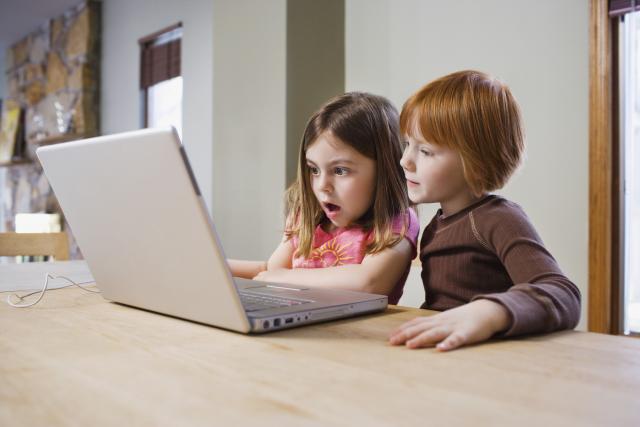 "Deca treba da provode više vremena na internetu"