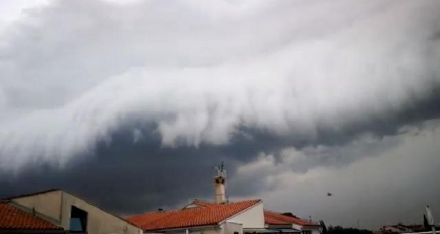 Ogromni olujni oblak iz Italije ide ka istoku VIDEO/FOTO