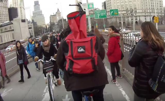 Kako pomeriti pešake sa biciklistièke staze (VIDEO)