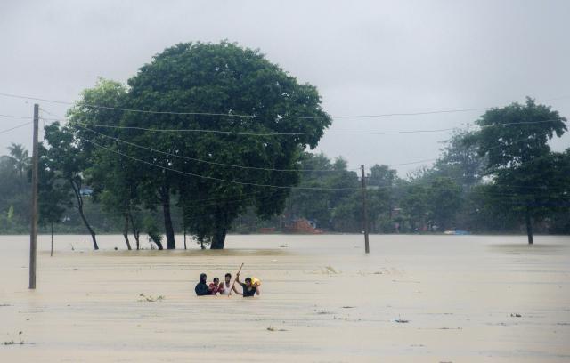 U poplavama na Nepalu poginulo najmanje 49 osoba FOTO