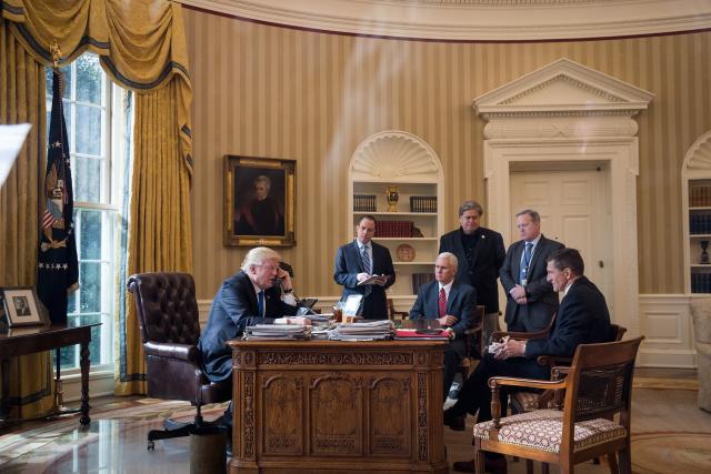 Fotografija dokaz haosa u Beloj kuæi? Ostali Tramp i Pens