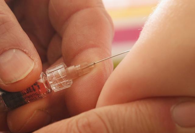 "Novosti": Odbila da joj vakcinišu dete - 20 dana zatvora