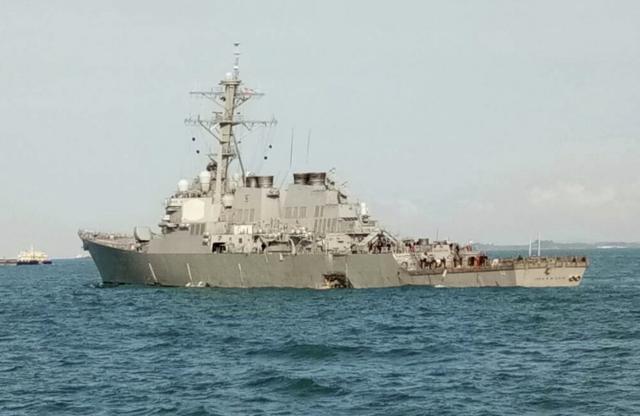 Američki ratni brod sudario se s tankerom kod Singapura