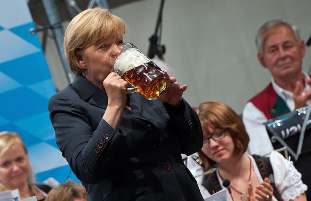 Merkelova Šrederu: Rosnjeft?! Nije u redu