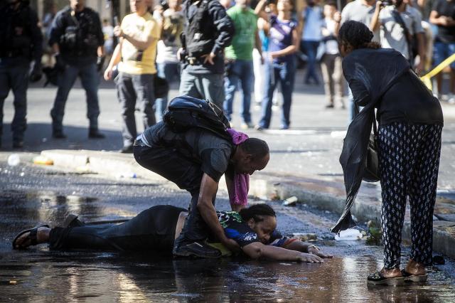 Sukob policije i migranata u Rimu, letele kamenice i flaše