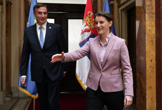 PM meets with EP official