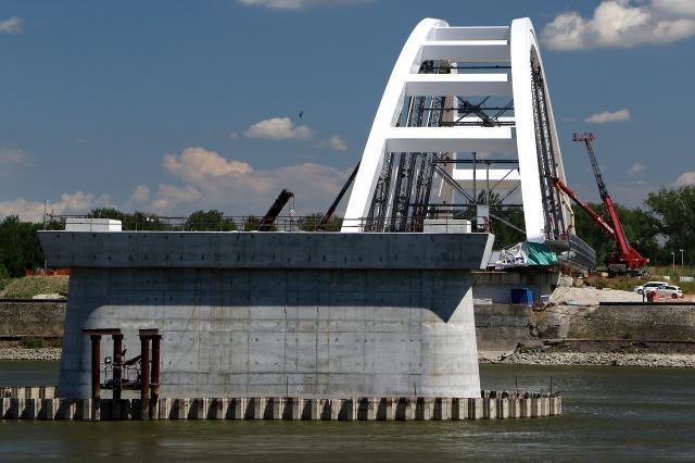 New bridge on Danube River takes shape/VIDEO