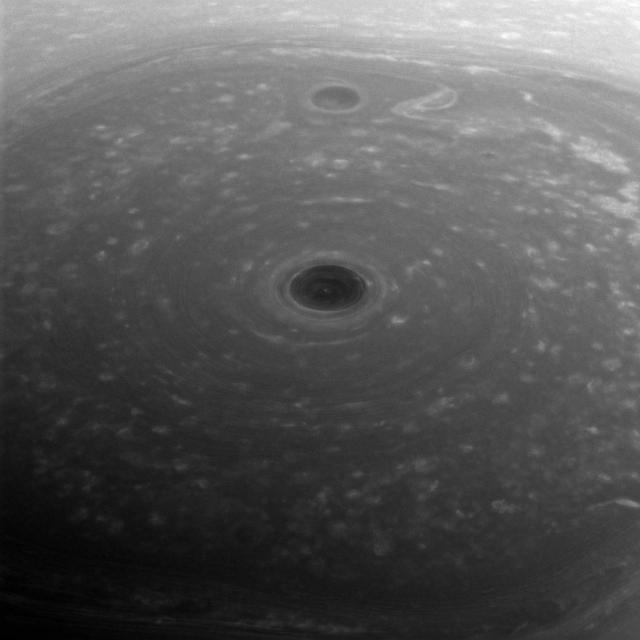 Kasini zavirio u Saturnov polarni ambis, evo šta je video (FOTO)