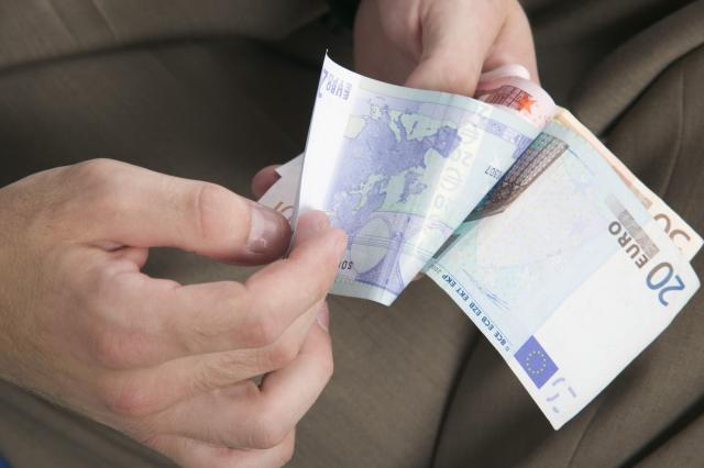 Stižu Šveđani, država im kupuje posao za 1.300 EUR