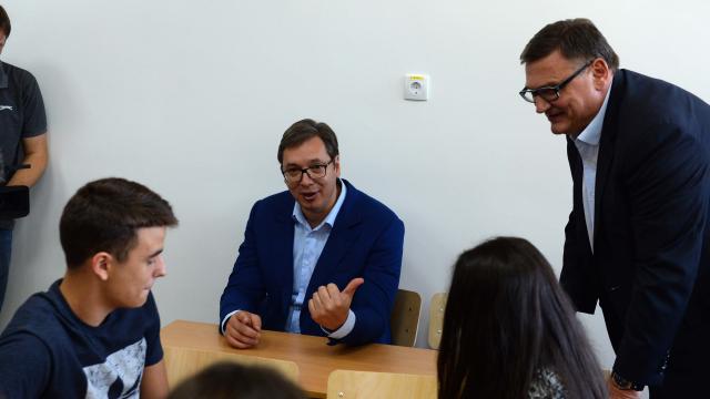 Drobnjak: Ne morate da čitate, Vučić: Od takvih sam bežao