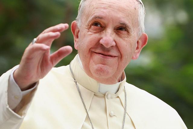 Papa u Kolumbiji s modricama i krvlju na mantiji / FOTO