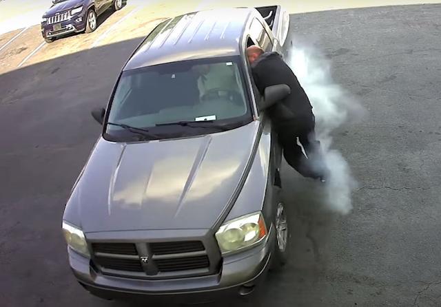 Umalo pregažen dok je pokušavao da spreči krađu vozila