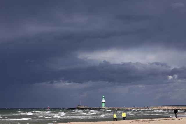 Oluja tutnji Nemačkom, uraganski vetrovi, ima stradalih