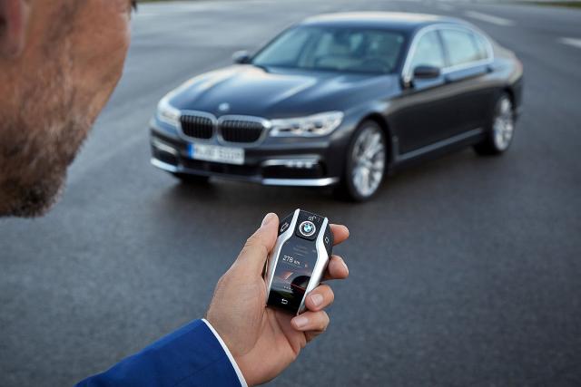BMW bi da se otarasi klasičnog automobilskog ključa