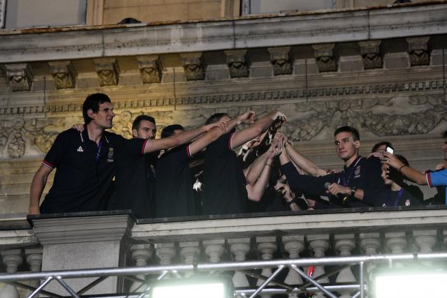 Maèvan: Glasali da li da izaðemo na balkon bez zlata