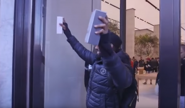 "Ne mogu da opravdam davanje tolikog novca za iPhone X" /VIDEO