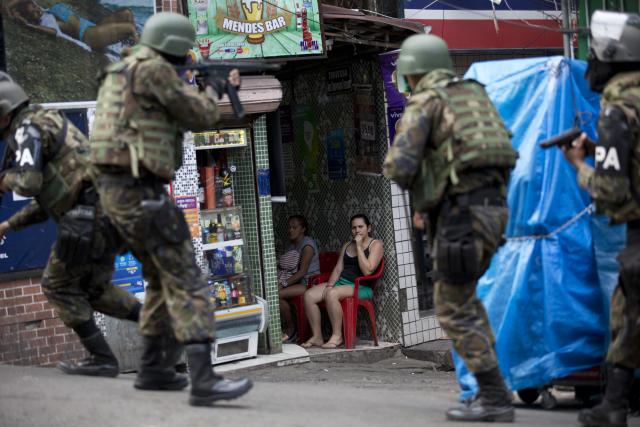 Mobilisana vojska, Rio u haosu FOTO