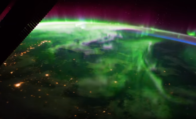 Neverovatan snimak polarne svetlosti napravljen iz svemira /VIDEO