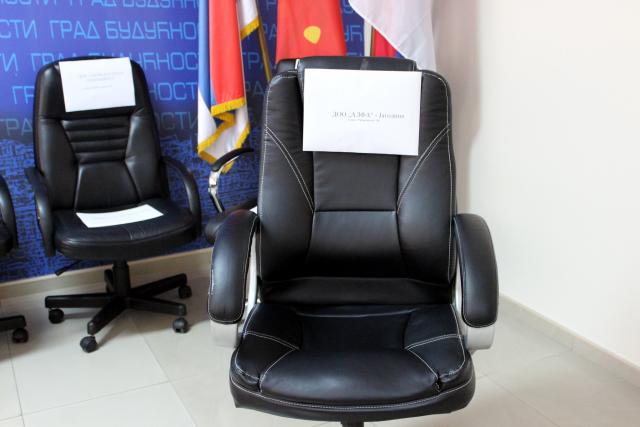 Palma prodao fotelje, skupio 9.850 evra i sada ima hoklicu