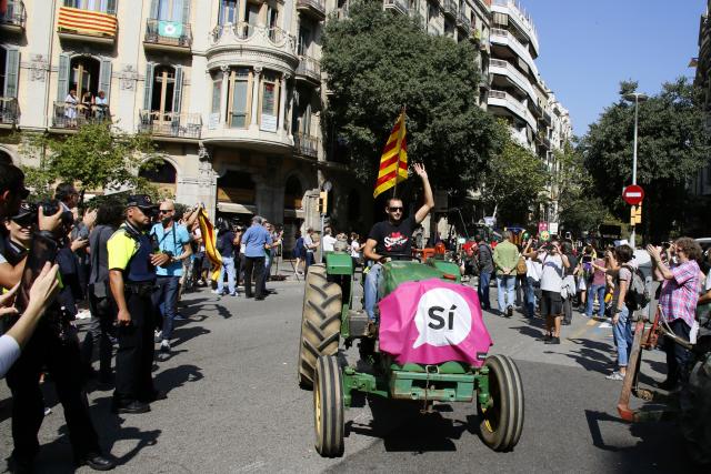 Katalonija: Zakuvava se – kolone traktora, okupacija škola