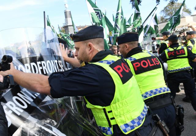 Marš neonacista u Švedskoj, uhapšeno 50 ljudi FOTO