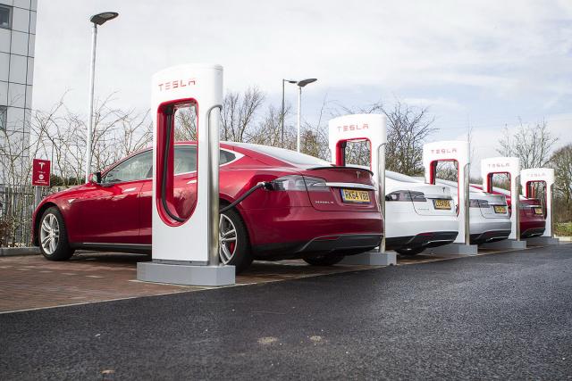 “Za 10 godina biæe 10 miliona Tesla vozila na ulicama”