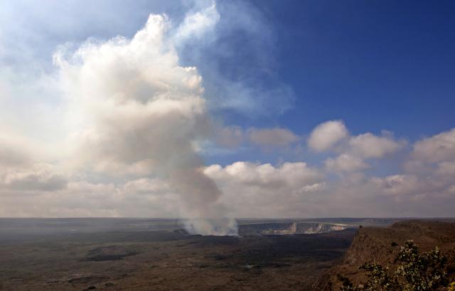 Apel turistima: Ne penjite se na vulkan, zar ne vidite dim?