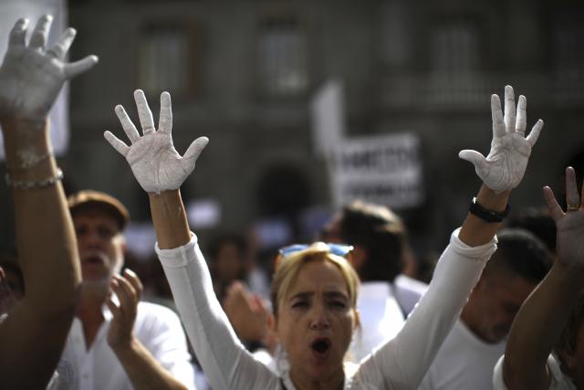 Madrid i Barselona u belom: "Hoæemo li da prièamo" FOTO