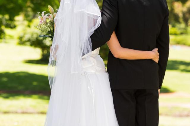 Mladenci "malo požurili": Fotografija s venèanja šokirala javnost