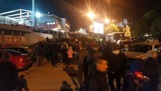 FOTO Navijači napravili gužvu ispred 