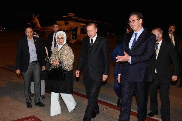 Erdogan završio posetu Srbiji, ispratio ga Vuèiæ