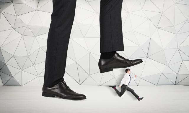 Znate li koliko veæu platu od vas ima vaš šef?