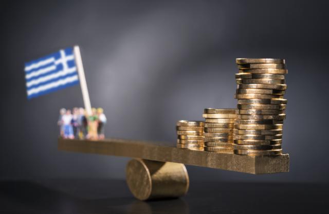 Štednja godinama, Grci osiromašili, sve pada