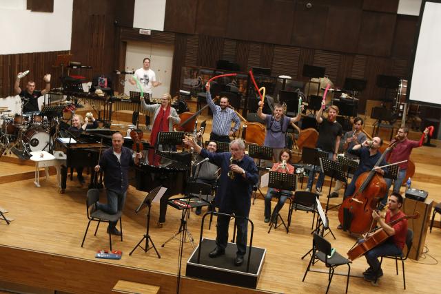 Frankenštajn u Filharmoniji: Beèki kabare i svirka na igraèkama