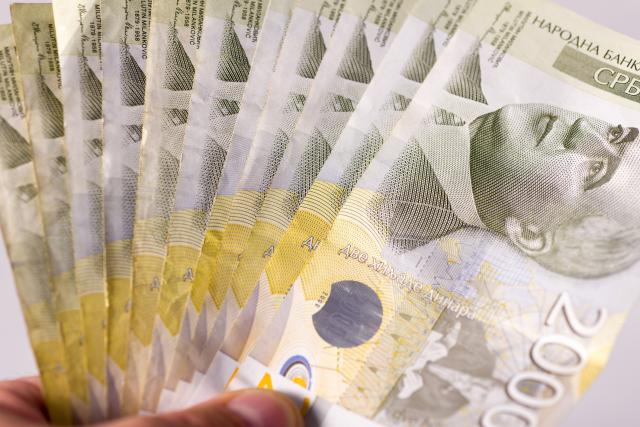 Veæe plate: Lekaru 75.000 RSD, policajcu 44.000