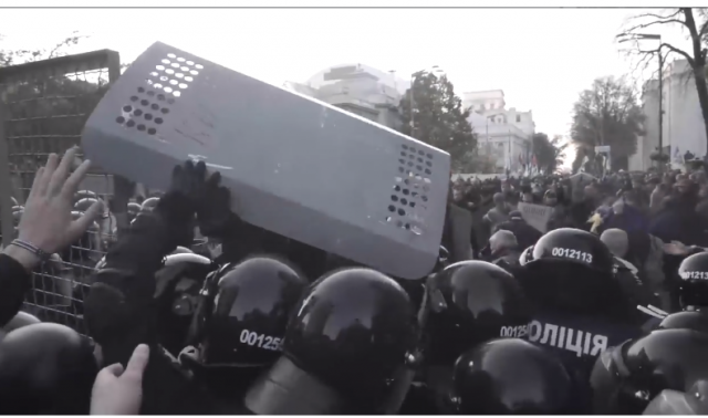 Ponovo haos u Ukrajini, sukobi ispred parlamenta VIDEO