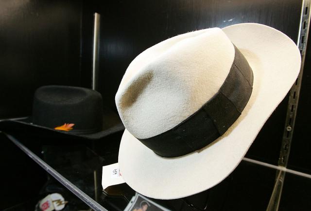 Na aukciji Elvisova kuæa, haljina Merilin Monro, Džeksonov šešir