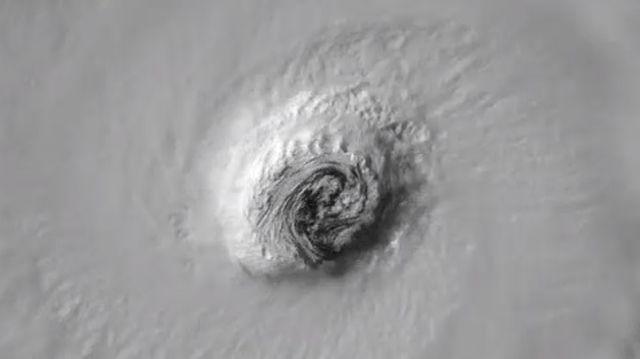 Stravièni snimci "oka" tajfuna koji juri ka Japanu / VIDEO