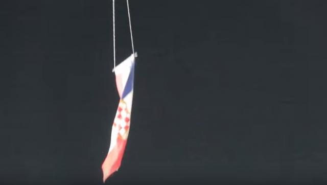 Dron sa zastavom Herceg-Bosne na utakmici u Mostaru VIDEO