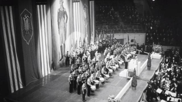 Amerikanci su usred Njujorka slavili Hitlera / VIDEO