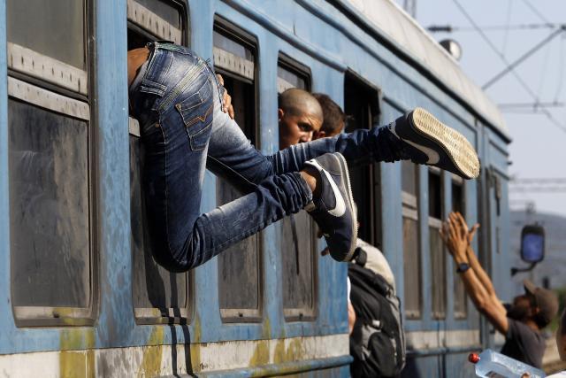 Prevozili migrante u kombiju bez prozora i sedišta
