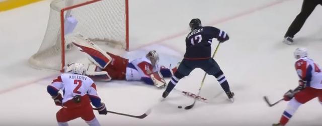 Hokejaški Mesi i majstorski gol na ledu (VIDEO)