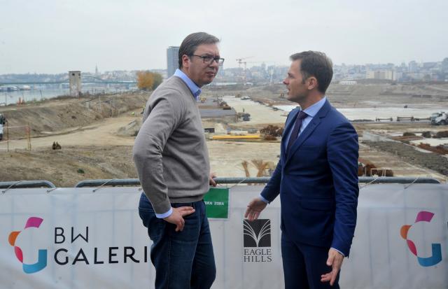 Vučić u BG na vodi: Zgrade propadaju? Loše sanjali